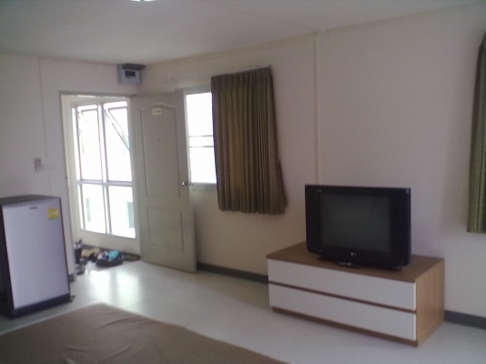 ให้เช่า นครปฐมรีสอร์ทคอนโด ห้องมุมทิศใต้มีหน้าต่างรอบด้านไม่อับ เลขที่ 407 ชั้น 4 อาคาร B ติดต่อเจ้าของโดยตรงที่ 081-6459554 ชื่อต่อครับผม