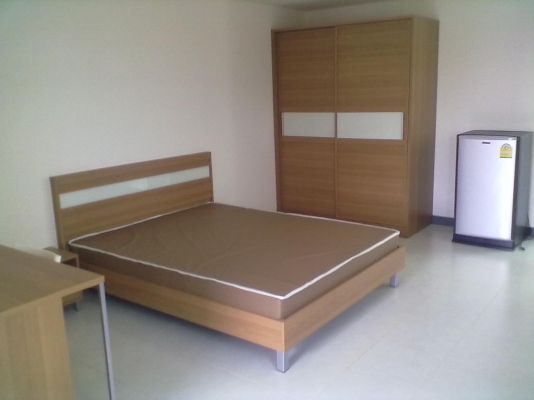 ให้เช่า นครปฐมรีสอร์ทคอนโด ห้องมุมทิศใต้มีหน้าต่างรอบด้านไม่อับ เลขที่ 407 ชั้น 4 อาคาร B ติดต่อเจ้าของโดยตรงที่ 081-6459554 ชื่อต่อครับผม