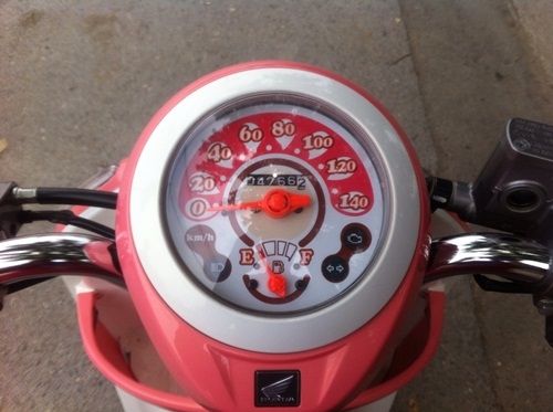 ขายscoopy-i สีชมพูขาวปี2555 ขายscoopy-i สีชมพูขาวปี2555