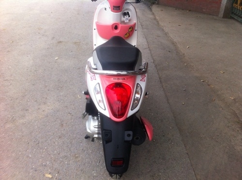 ขายscoopy-i สีชมพูขาวปี2555 ขายscoopy-i สีชมพูขาวปี2555