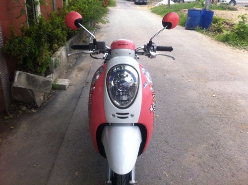 ขายscoopy-i สีชมพูขาวปี2555 ขายscoopy-i สีชมพูขาวปี2555