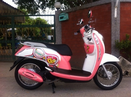 ขายscoopy-i สีชมพูขาวปี2555 ขายscoopy-i สีชมพูขาวปี2555