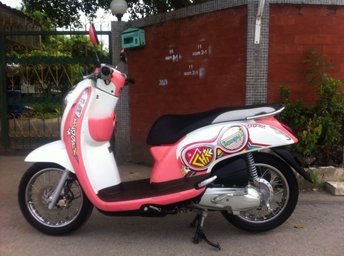 ขายscoopy-i สีชมพูขาวปี2555
