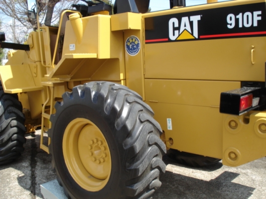 รถตักล้อยาง CAT 910F มาแล้วครับ รถงามแต้ๆเจ้า รอนำเข้าไทยครับ มานะ 085-9049669