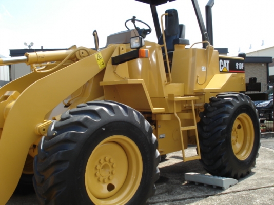 รถตักล้อยาง CAT 910F มาแล้วครับ รถงามแต้ๆเจ้า รอนำเข้าไทยครับ มานะ 085-9049669