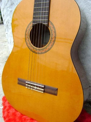 ขายกีตาร์ YAMAHA คลาสสิค สภาพสวยๆ ถูกๆ