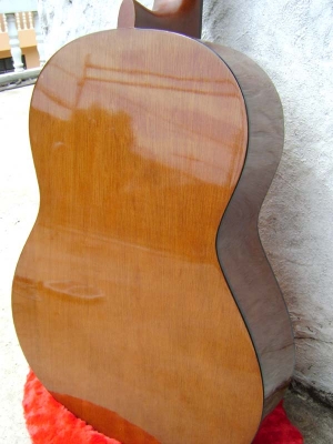 ขายกีตาร์ YAMAHA คลาสสิค สภาพสวยๆ ถูกๆ