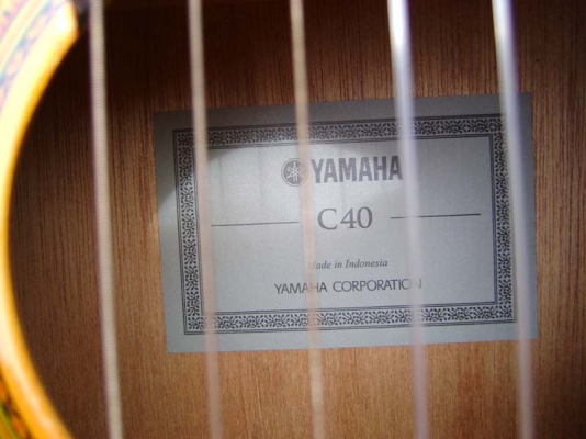 ขายกีตาร์ YAMAHA คลาสสิค สภาพสวยๆ ถูกๆ