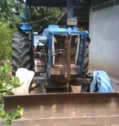 FORD 6600 - 1 เพลา เครื่อง T5 เครื่องแรงดีแห้งดีทั้งคันไม่เยิ้ม อุปกรณ์ครบพร้อม มีใบมีดดันหน้า ผานพรวนดิน 7 ช่วงล่างดี ยางดีหน้าหลังประมาณ 60\% พร้อมใช้งาน เอกสารสัญญาซื้อขาย ราคาต่อรองได้ครับ