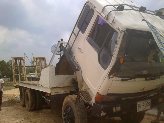 ขายด่วนครับแท็นเล่อสิบล้อสองเพลาพร้อมใช้งานขึ้นแมคโคสองร้อยใด้