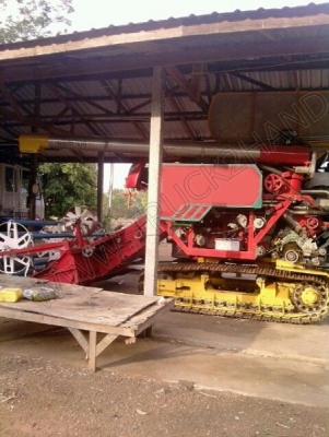 รถเกี่ยวข้าว ยี่ห้อ ทะเลทอง