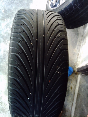 ขายล้อแม็กขอบ20หกรูพร้อมยางครับ