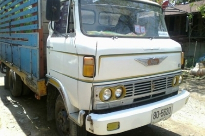 HINO KM310 รถห้าง เครื่อง 110 แรงม้า  ซัซซีสวย ยางดี 190,000