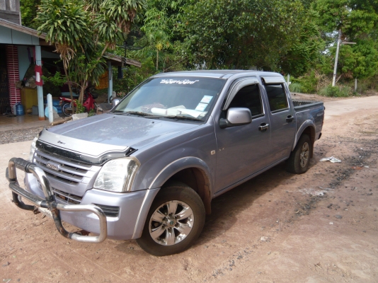 ขายดาวน์รถกระบะ 4 ประตู ISUZU 2500 cc สภาพใหม่