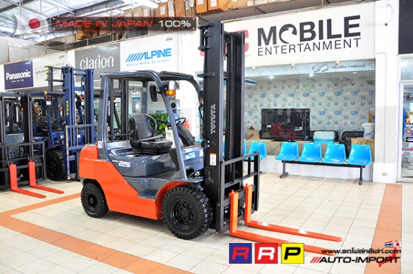 ขายรถโฟล์คลิฟท์มือสอง TOYOTA รุ่น 8FD25-10904 นำเข้าจากประเทศญี่ปุ่น 100\% ไม่เคยใช้งานในไทย