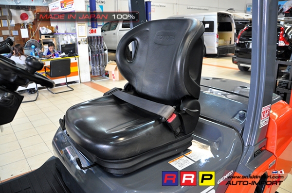 ขายรถโฟล์คลิฟท์มือสอง TOYOTA รุ่น 8FD25-10904 นำเข้าจากประเทศญี่ปุ่น 100\% ไม่เคยใช้งานในไทย