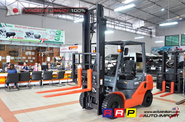 ขายรถโฟล์คลิฟท์มือสอง TOYOTA รุ่น 8FD25-10904 นำเข้าจากประเทศญี่ปุ่น 100\% ไม่เคยใช้งานในไทย