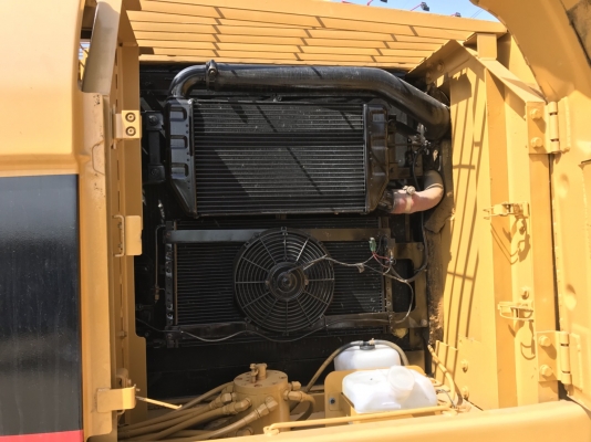 Caterpillar รุ่น320C เครื่องยนต์CATใบแทรกใหญ่ ทำสีเก็บรั่วซึม พร้อมใช้งาน