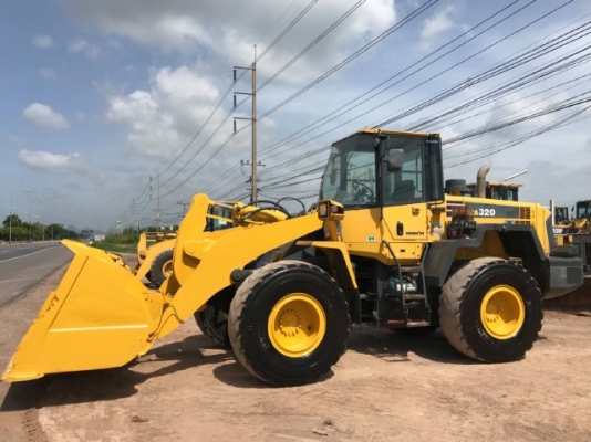 ขายรถตักล้อยาง KOMATSU WA320-6 รถนอกนำเข้าจากญี่ปุ่น สภาพสวยพร้อมใช้งาน มีVDOการทำงานครับ