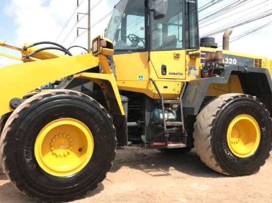 ขายรถตักล้อยาง KOMATSU WA320-6 รถนอกนำเข้าจากญี่ปุ่น สภาพสวยพร้อมใช้งาน มีVDOการทำงานครับ