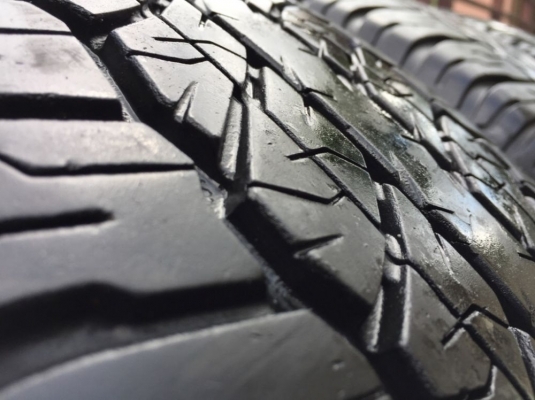 ยาง Dunlop 265 65 17 กลางปี17 ดอกเต็ม เนื้อนิ่มๆ ใช้ยาว ราคาไม่แพง
