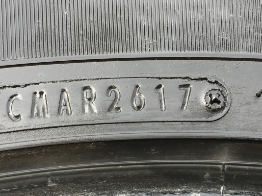 ยาง Dunlop 265 65 17 กลางปี17 ดอกเต็ม เนื้อนิ่มๆ ใช้ยาว ราคาไม่แพง