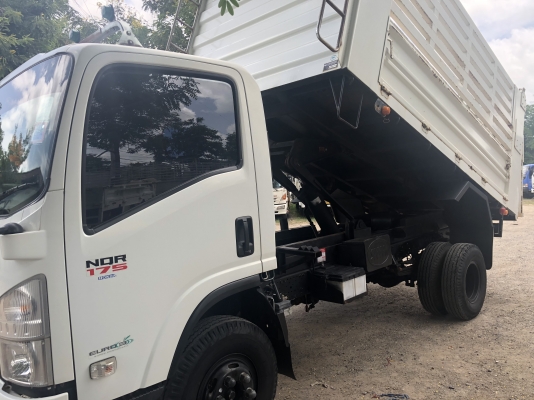 ขายNQR175ยูโร3ปี56 ไมล์น้อย13,600กิโล กระบะดั้มสามมิตร รั้ว6ไม้ รถสวยจัด