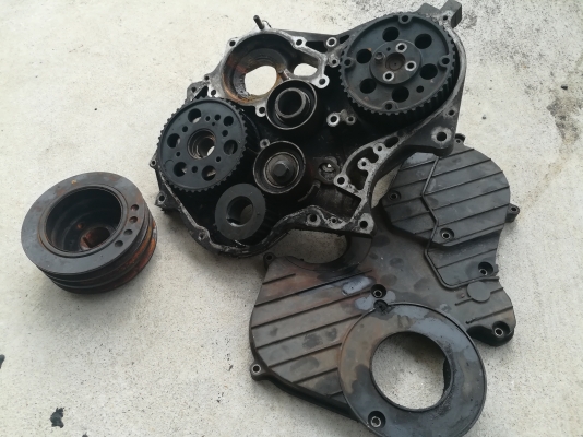 ฝาหน้าเครื่อง 4jg2 สายพาน สภาพดีไม่ผุ อุปกรณ์ครบๆ