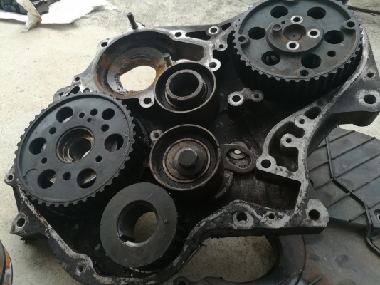 ฝาหน้าเครื่อง 4jg2 สายพาน สภาพดีไม่ผุ อุปกรณ์ครบๆ