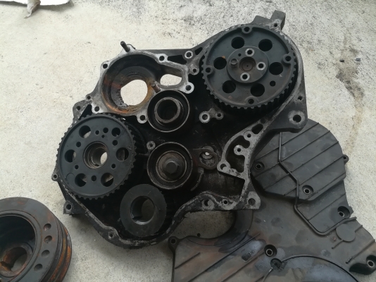 ฝาหน้าเครื่อง 4jg2 สายพาน สภาพดีไม่ผุ อุปกรณ์ครบๆ