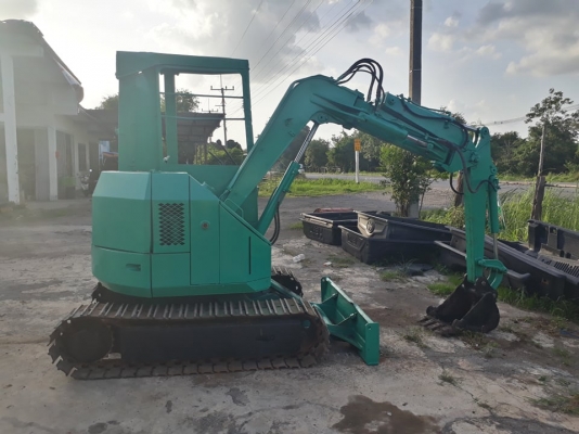 ขายรถแบคโฮ komatsu 28 uu 150,000 บาท