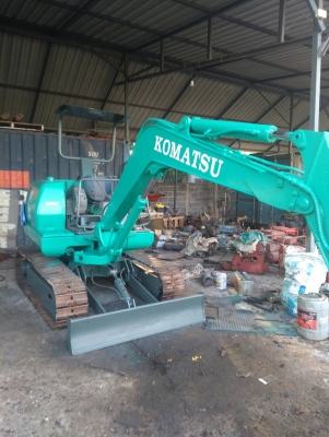 รถแบคโฮ KOMATSU PC20 รุ่น 7 รถเก่านอกนำเข้า ยังไม่เคยใช้งานในไทย ชั่วโมงการทำงาน 2000+ ชั่วโมง เครื่องดี ปั๊มแรง โซ่หนา เอวแน่น สภาพดี พร้อมใช้งาน มีเอกสารใบอินวอยซ์ มี VDO การทำงานให้ชม