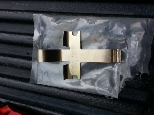 กิ๊บล็อคเบรค R32 มีหลายอัน