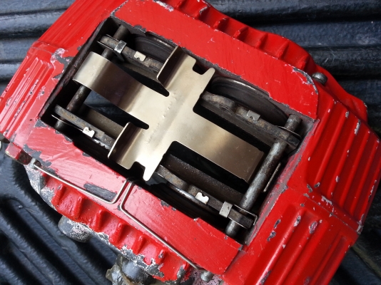 กิ๊บล็อคเบรค R32 มีหลายอัน