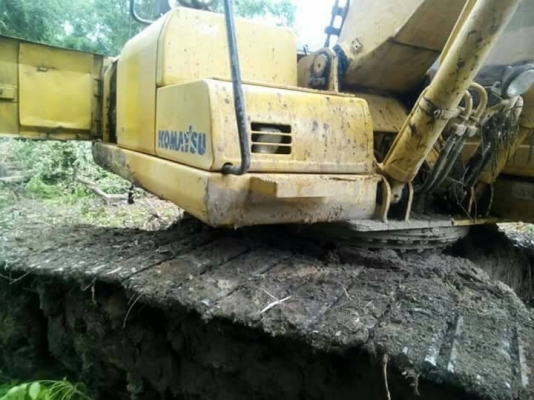 ขาย 1,250,000 KOMATSU pc 200-8 เครื่องดี ปั๊มแรง เอวแน่น โซ่หนา ไฟฟ้าครบ แอร์เย็น เอกสารเล่มทะเบียน รถสวยพร้อมใช้ ทำงาน 12,000ชม.  รถอยู่ เพชรบูรณ์  090-772-3710 090-772-3708