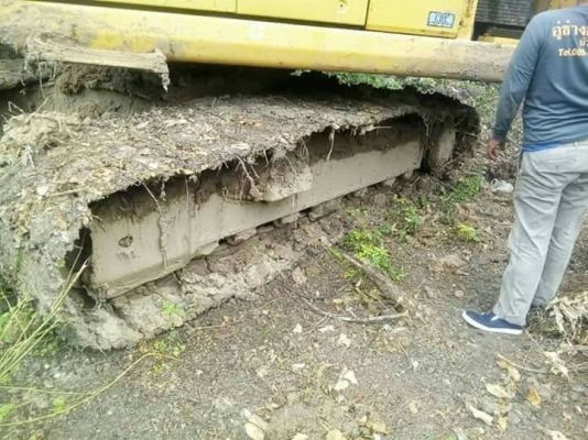 ขาย 1,250,000 KOMATSU pc 200-8 เครื่องดี ปั๊มแรง เอวแน่น โซ่หนา ไฟฟ้าครบ แอร์เย็น เอกสารเล่มทะเบียน รถสวยพร้อมใช้ ทำงาน 12,000ชม.  รถอยู่ เพชรบูรณ์  090-772-3710 090-772-3708