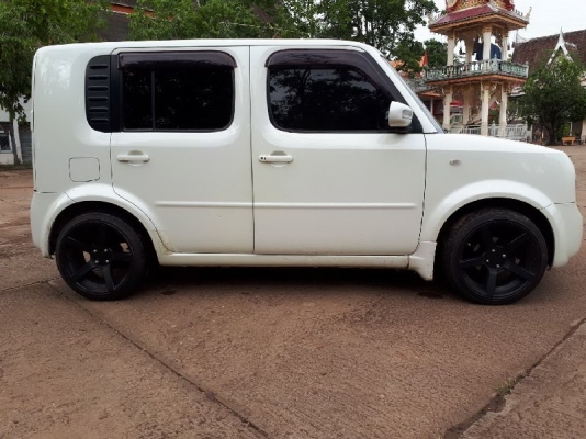 Nissan CUBE น่าร๊ากกก Nissan CUBE น่าร๊ากกก