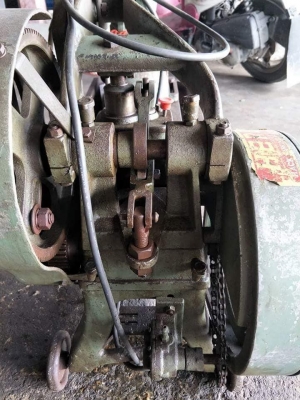 ขายครับขาย เครื่องเลื่อยชัก hero รุ่นแรก ขนาด 14" สภาพสวยครบทุกอย่าง ไม่รวมมอเตอร์ 6500 บาท 0814583376 ขายเครื่องกลึง มิลลิ่ง เอก ปทุม