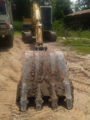 ขาย 550,000 KOMATSU pc 200-5 ตัวเดินใหญ่ ไฟฟ้าครบ เครื่องดี ปั้มแรง เอวแน่น ช่วงล่างเต็ม เอกสารหนังสัญญาซื้อขาย รถอยู่ ชัยนาท 090-772-3710 090-772-3708