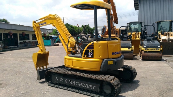 KOMATSU รุ่น PC40MR-2