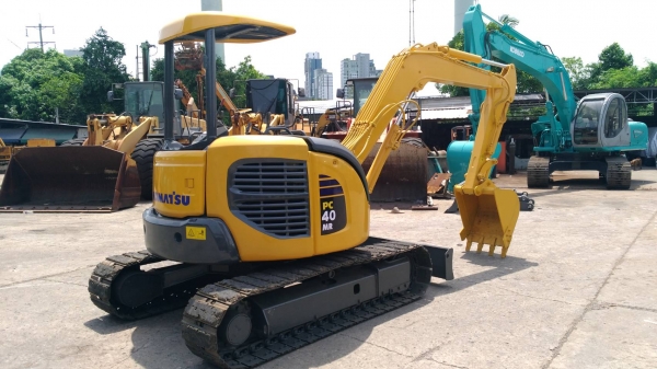 KOMATSU รุ่น PC40MR-2