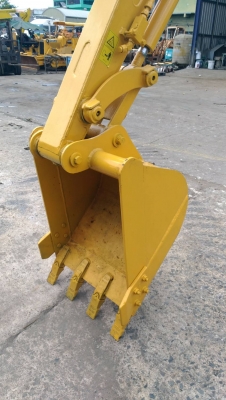 KOMATSU รุ่น PC40MR-2