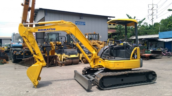 KOMATSU รุ่น PC40MR-2