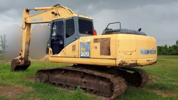 ขาย1,250,000 KOMATSU pc 200-7 เอกสารเล่มทะเบียน ไฟฟ้าครบ เครื่องดี ปั้มแรง เอวแน่น ช่วงล่างเต็ม รถสวยพร้อมใชั รถอยู่ บุรีรัมย์ 090-772-3710 090-772-3708