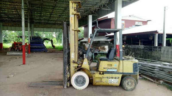 ขายด่วน โพลคลิฟ MITSUBISHI 2.5 ตัน ยกสูง4เมตร ใช้งานสองระบบ เบนซิน+แก๊ส สนใจสอบถามไว้ใช้งาน 093 0764943 คุณ ตั้ม