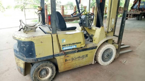 ขายด่วน โพลคลิฟ MITSUBISHI 2.5 ตัน ยกสูง4เมตร ใช้งานสองระบบ เบนซิน+แก๊ส สนใจสอบถามไว้ใช้งาน 093 0764943 คุณ ตั้ม