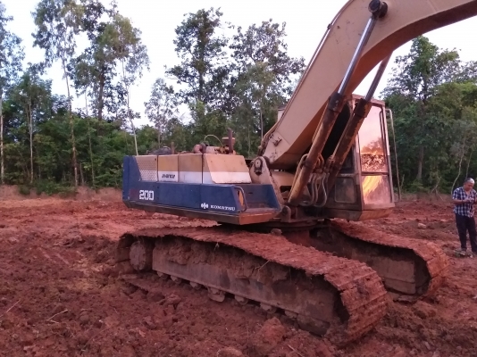 ขายด่วน KOMATSU PC200-3 สภาพพร้อมใช้งาน เครื่องเดิม ปั้มเดิม โซ่หนาทั้งสองข้าง เฟรมสวย บูมอามไม่มีแผล แอร์มีครับ สนใจไว้ใช้งาน สอบถาม 093 0764943 คุณ ตั้ม