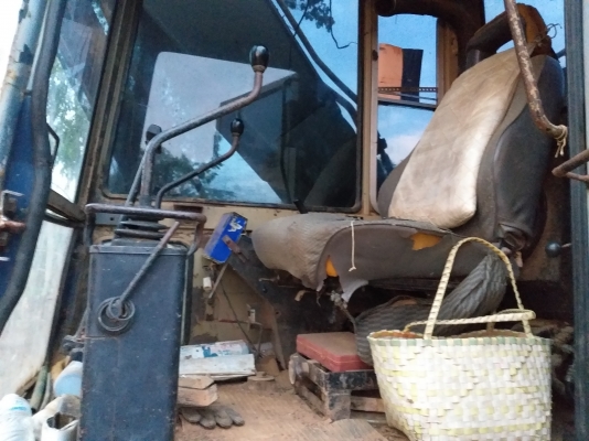 ขายด่วน KOMATSU PC200-3 สภาพพร้อมใช้งาน เครื่องเดิม ปั้มเดิม โซ่หนาทั้งสองข้าง เฟรมสวย บูมอามไม่มีแผล แอร์มีครับ สนใจไว้ใช้งาน สอบถาม 093 0764943 คุณ ตั้ม