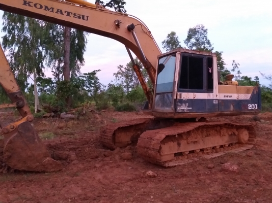 ขายด่วน KOMATSU PC200-3 สภาพพร้อมใช้งาน เครื่องเดิม ปั้มเดิม โซ่หนาทั้งสองข้าง เฟรมสวย บูมอามไม่มีแผล แอร์มีครับ สนใจไว้ใช้งาน สอบถาม 093 0764943 คุณ ตั้ม