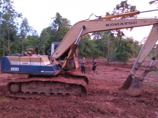 ขายด่วน KOMATSU PC200-3 สภาพพร้อมใช้งาน เครื่องเดิม ปั้มเดิม โซ่หนาทั้งสองข้าง เฟรมสวย บูมอามไม่มีแผล แอร์มีครับ สนใจไว้ใช้งาน สอบถาม 093 0764943 คุณ ตั้ม